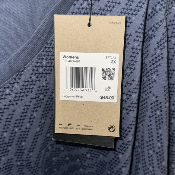 Nike Plus Size Sportswear Essentials Long-Sleeve Top NWT - Picture 2 of 7